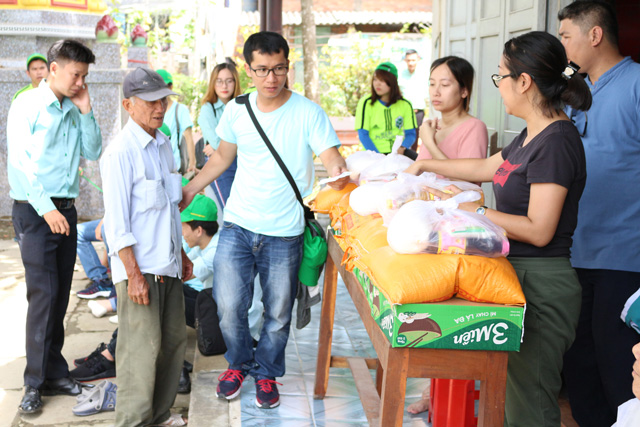 Chương trình từ thiện sáng 26/8/2018 của Cty Địa ốc Hoàng Khang